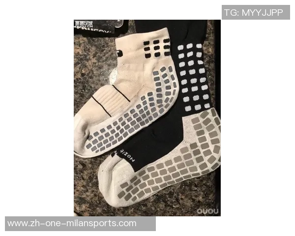 足球袜男孩被绑架后忍受憋尿折磨的惊险经历与勇敢反抗故事